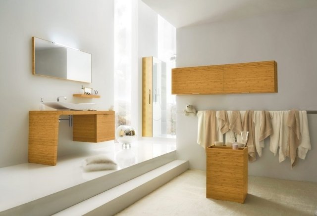 rymlig-badrum-design-badrum-möbler-set-design-diskbänk-trä-skåp-handdukhållare