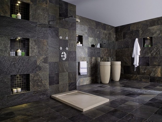 Maskulin atmosfär badrum design tvättställ med pelare natursten kakel