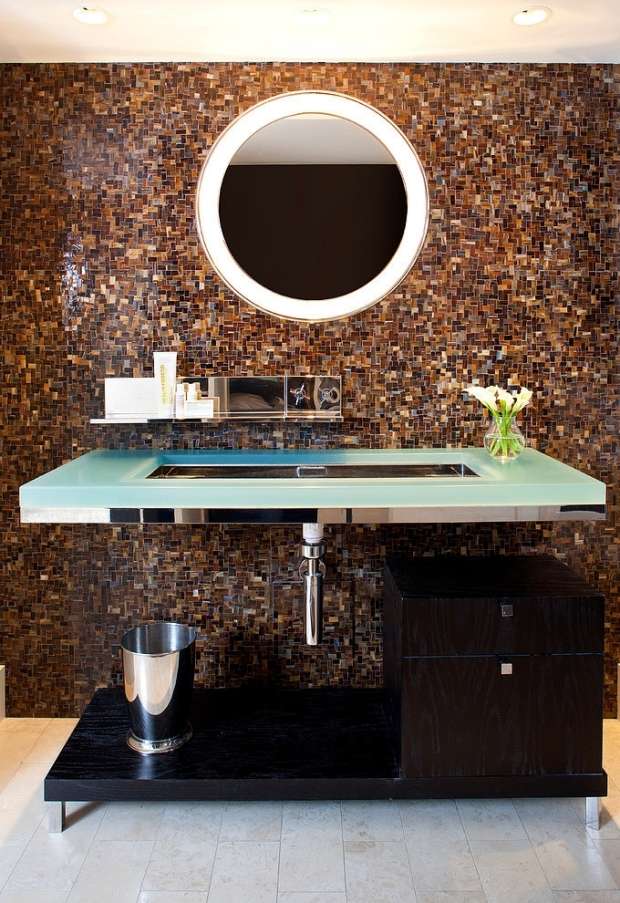 badrum-handfat-bord-frostat glas-rund-vägg-spegel-mosaik-kakel-vägg