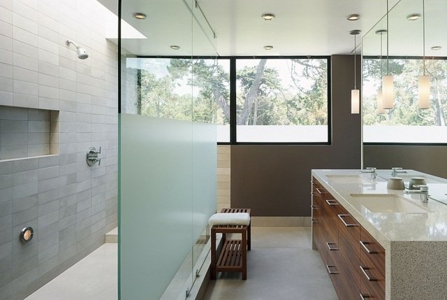 Natursten duschkabin förklädnad modern dusch