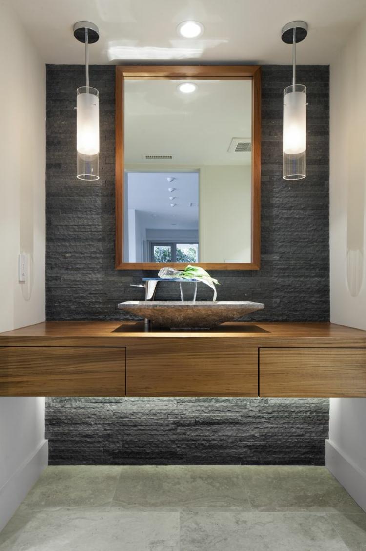 badrumsdesign accentvägg sten mörkgrå belysning väggkonsol trä