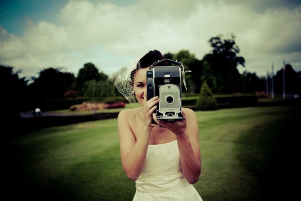 Retro-vintage-bröllop-fotografering-brudkamera