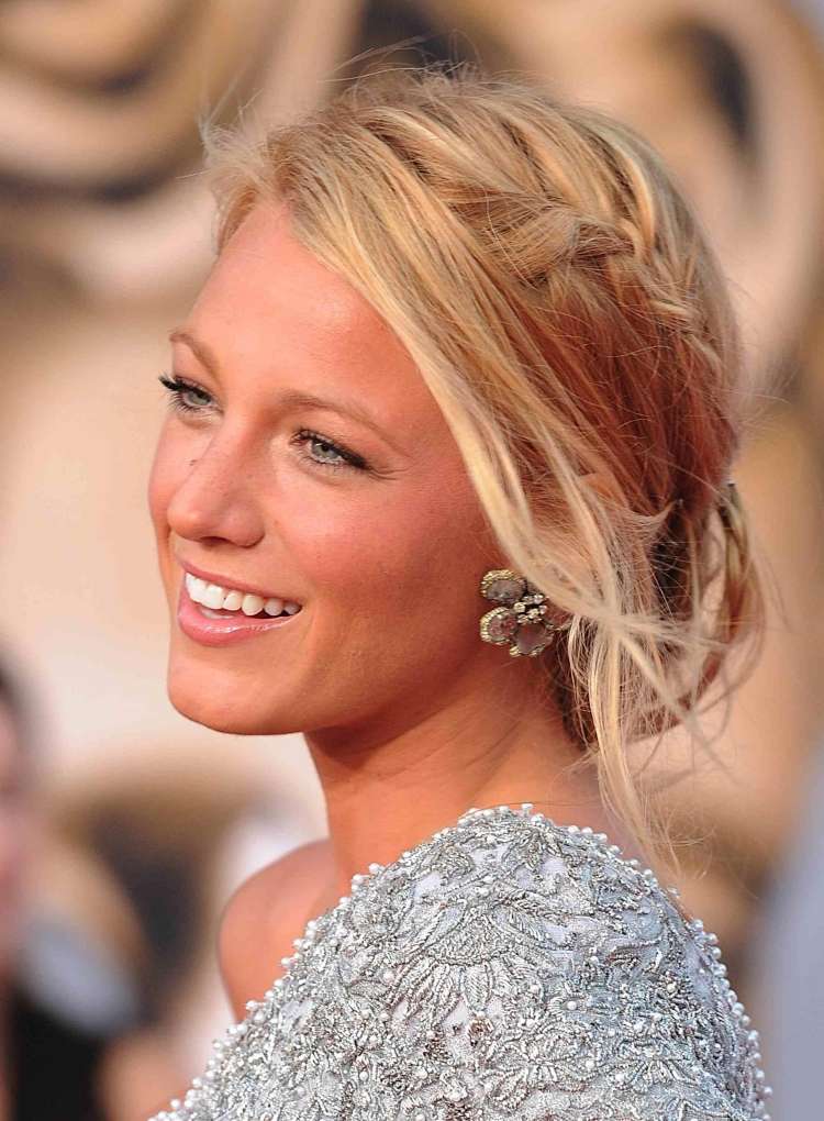 bal-frisyrer-casual-updo-fläta-boho-chic-blake-livlig