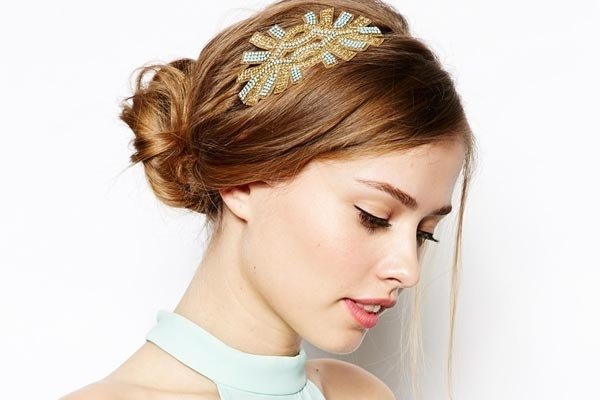 Updo frisyrer prom look hår tillbehör tiara med stenar