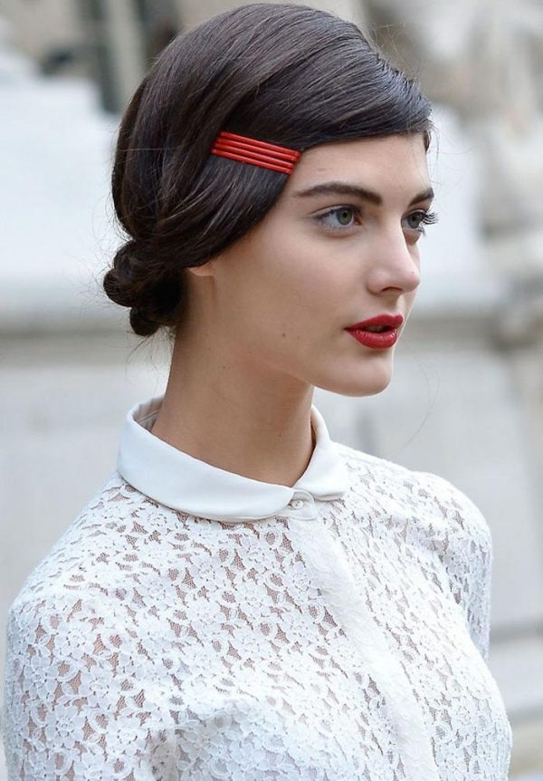 idéer frisyr retro look lugg med bobby pin nypa röda läppar