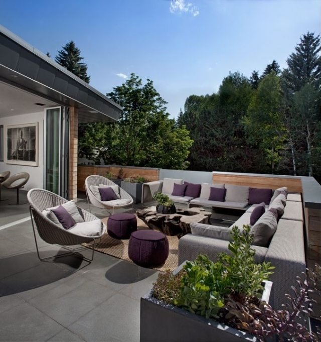 hus-tak-terrass-skjutdörrar-glas-sittplatser-utomhus-möbler