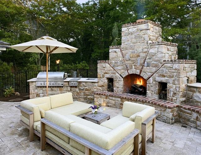 Terrassdesign-utanför-solskydd-utomhus-kök-sten-murad-spis-soffa