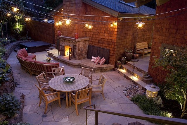 idéer-för-komfort-på-terrassen-fe-lampor-att-hänga-en-sprakande-eld
