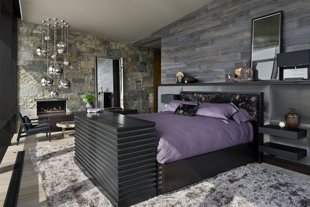 lyx-sovrum-svart-grå-natursten-vägg-eldstad-taklampor