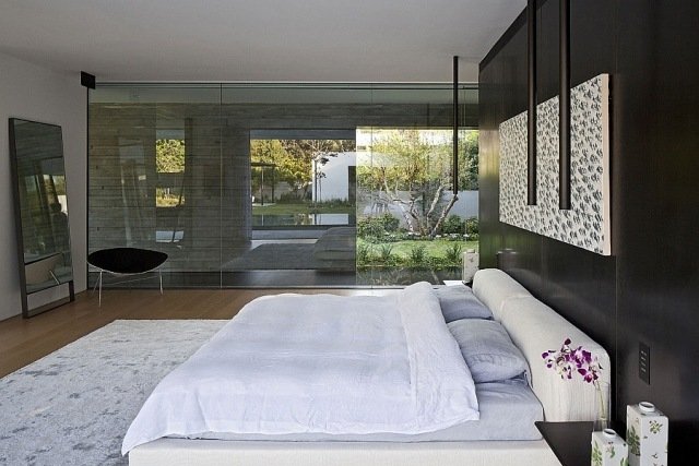 sovrum-svart-vit-modern-minimalistisk glasvägg