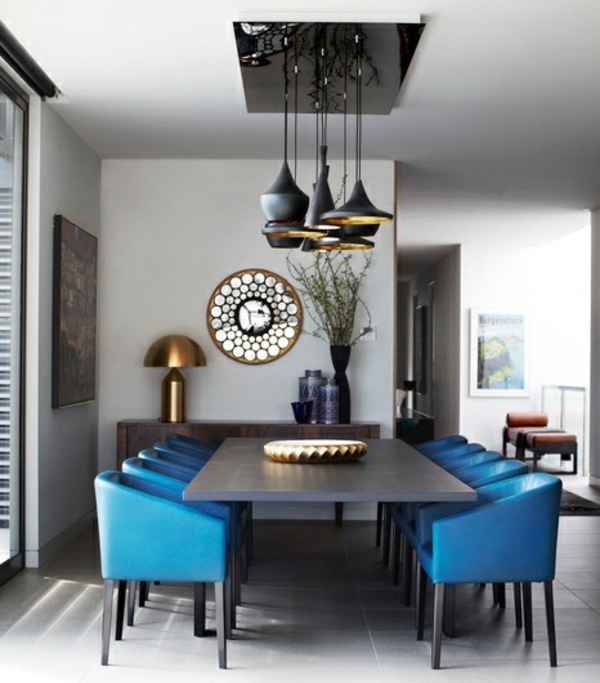 Vardagsrum idéer matsal retro möbler blå stolar vägg deco trä matbord