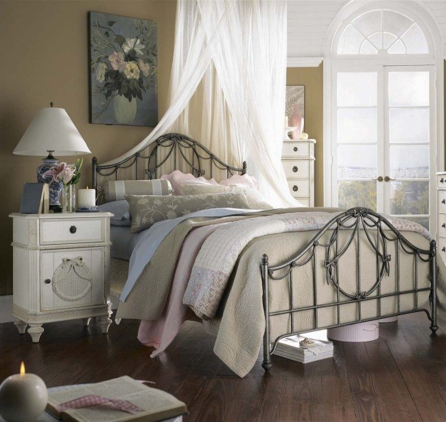 hemidéer för sovrumsdesign vintage varma färger säng metallram