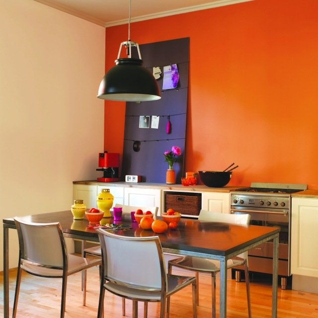 kök-vägg-färg-orange-modulärt kök-ecru