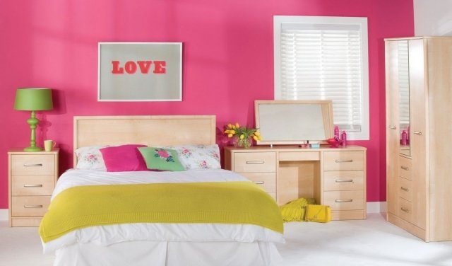 barnrum-ungdomsrum-tjej-vägg-färg-rosa-trämöbler