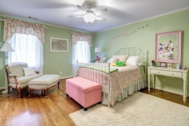 barnrum-ungdomsrum-tjej-vägg-färg-pastell-grön-rosa-accenter