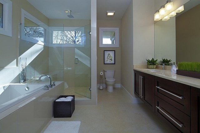 badrum-målning-beige-duschkabin-badkar