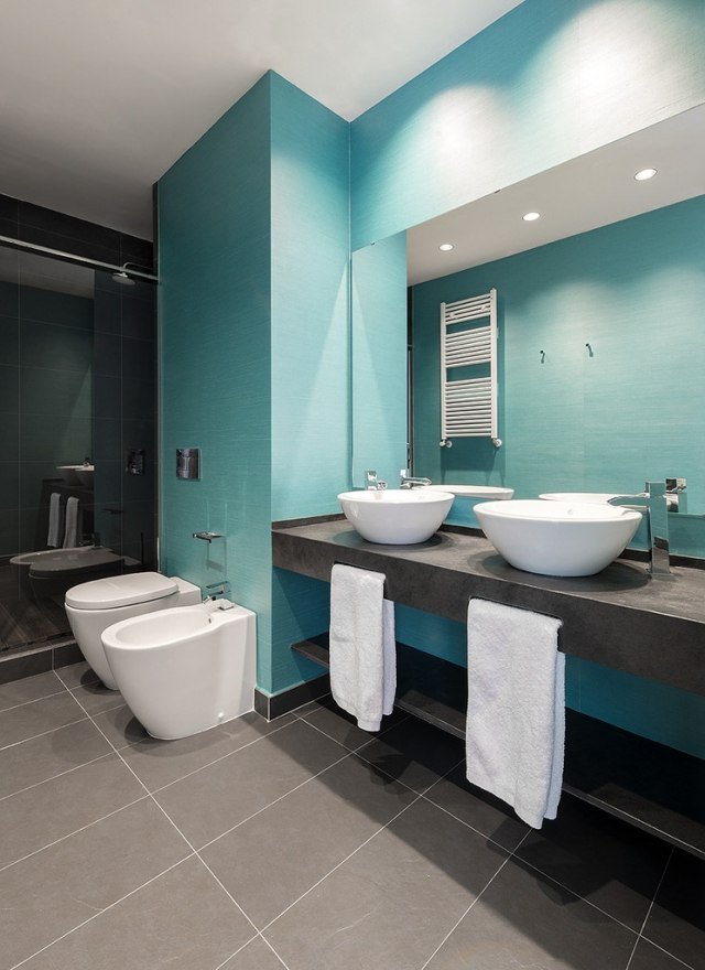 badrumsbilder grå-aqua-brickor-dubbel-fåfänga-rund-bänk-dusch