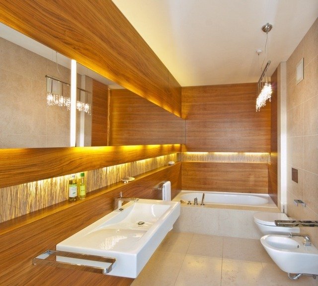 badrum-trä-väggbeklädnad-led-remsor-badrum-spegel-ljuspaneler