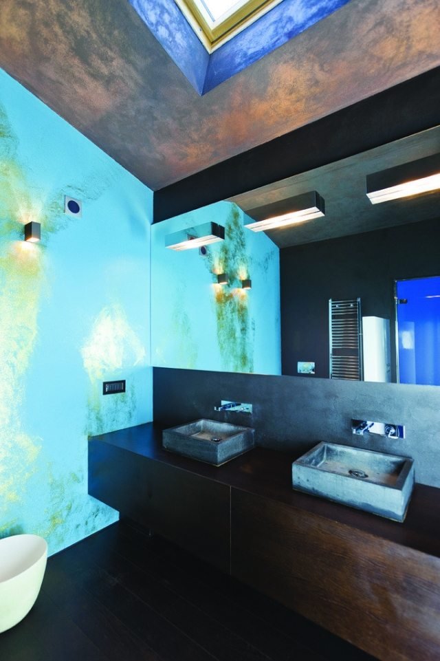 badrum-konstnärligt-trä-väggmonterat skåp-betong-bänk-tvättställ-vägg-vägg spegel