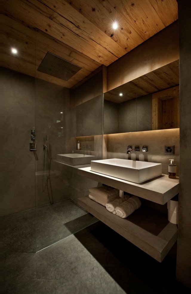 litet-badrum-duschkabin-glas-vägg-badrum-spegel-indirekt-belysning