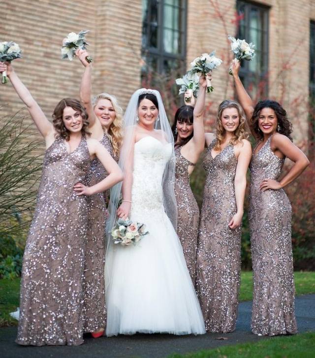 taupe-glitter-brudtärna-klänningar bilder-paljett-lång-kvällsklänning