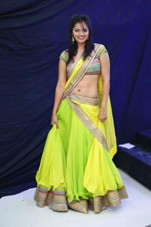 tamilinäyttelijä saree7