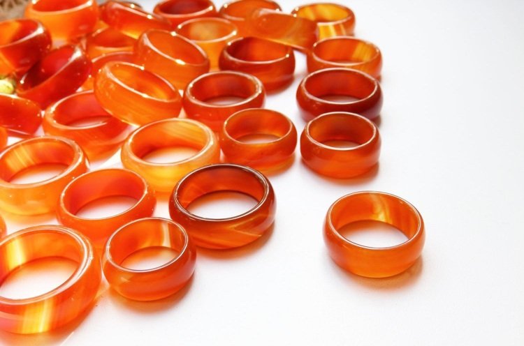helande stenar som betyder karneol