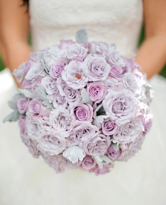 Bukett-bröllop-idéer-glamorösa-blommor-i-stängd-boll-form