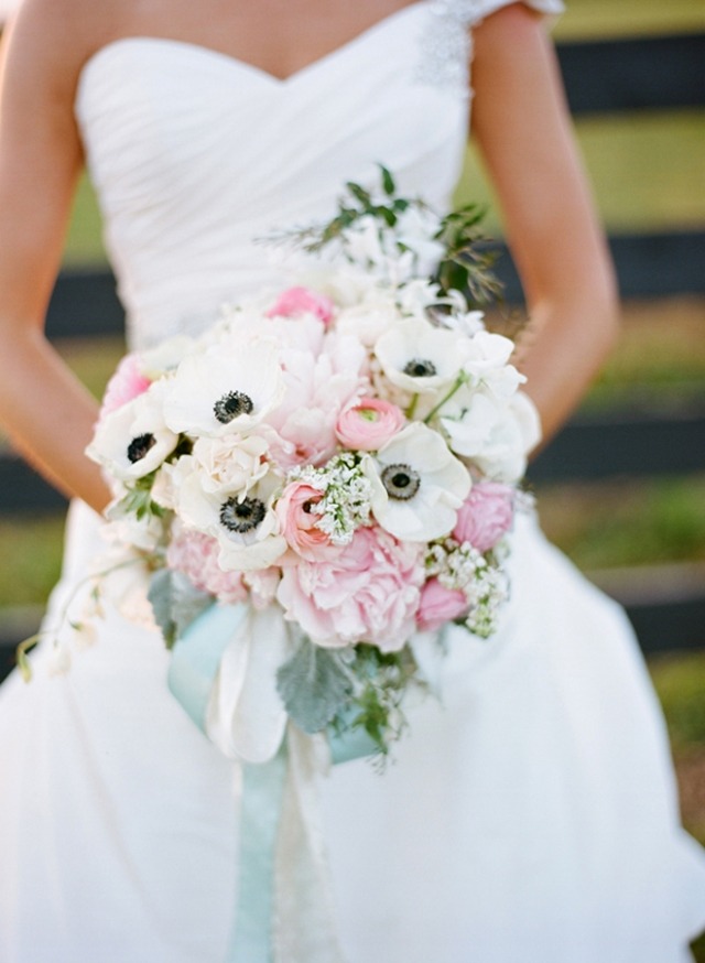 romantisk-bukett-för-bröllop-subtila-blommor-dröm-liknande-doft