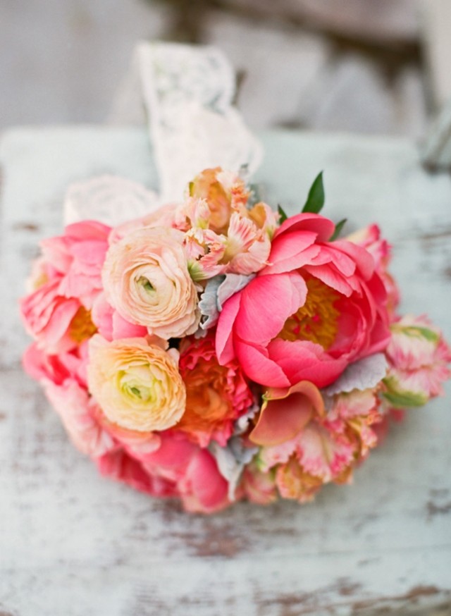 bröllop-blomma-smycken-idéer-pioner-rosa-persika-färg-elegant