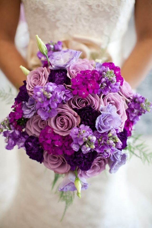 extravaganta-vackra-idéer-brudbukett-bröllop-blommor-lila-färger