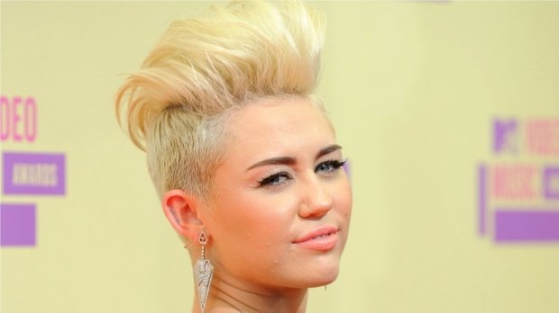 Frisyrer kvinnor blont hår Miley Cirus