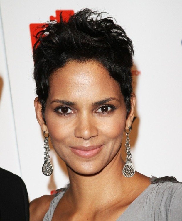 Lockar på toppstylingstjärnorna Halle Berry