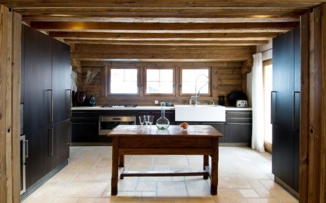 kök-modern-chic-traditionell-trä-tcotta-venge-bord-mitten