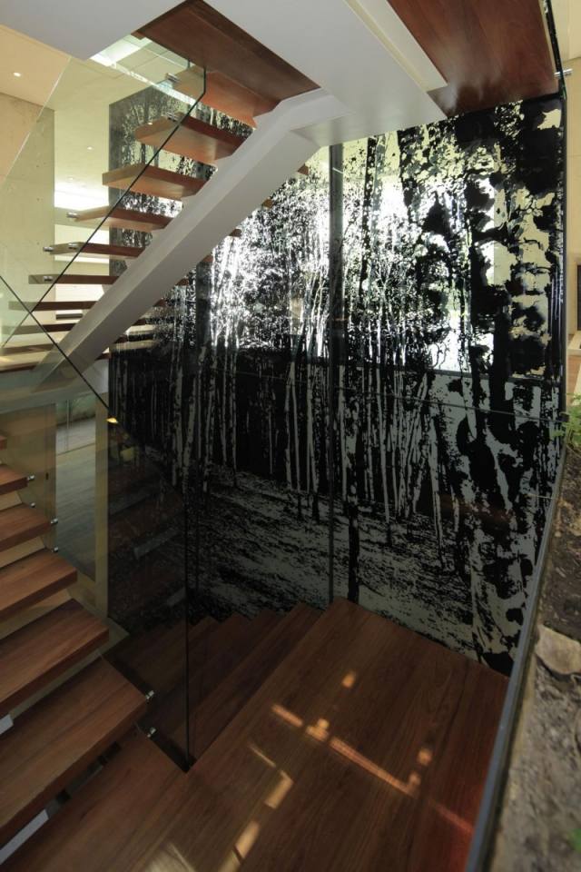 moderna trappor idéer trästeg glas räcke dekoration glas vägg måla fläckar