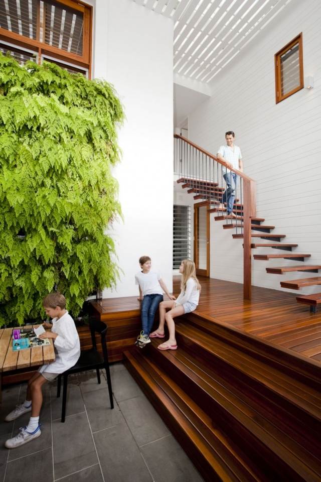 hängande trappor räcke trä modernt hus design vertikal trädgård