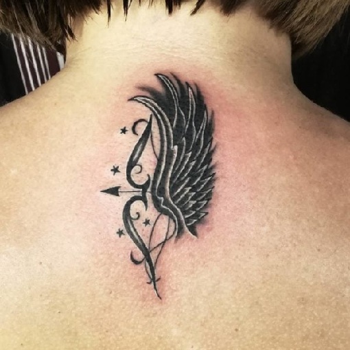 Τοξότης με σχέδιο τατουάζ Wings