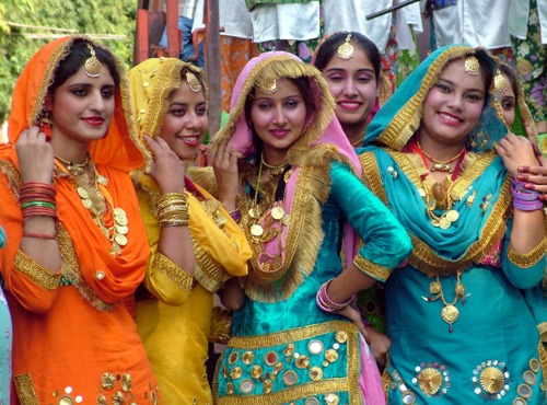 φεστιβάλ teeyan στο Punjab