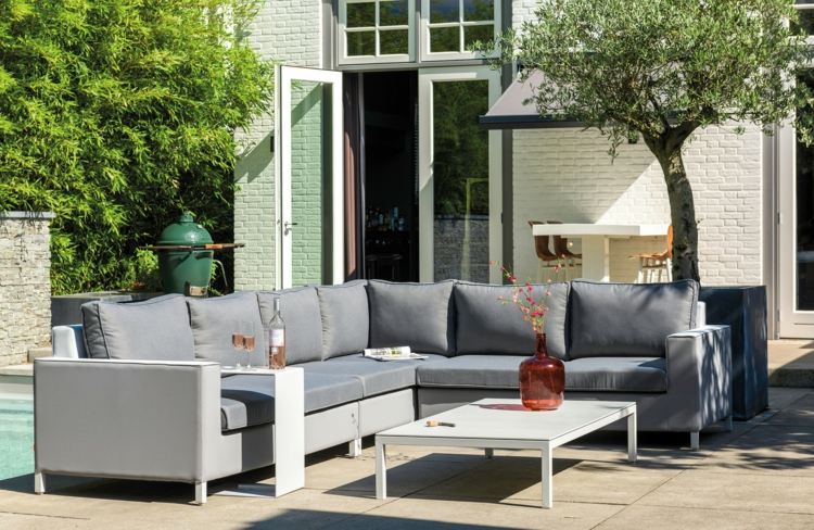 trädgård lounge grå-trädgårdsmöbler-soffbord-uteplats-idé