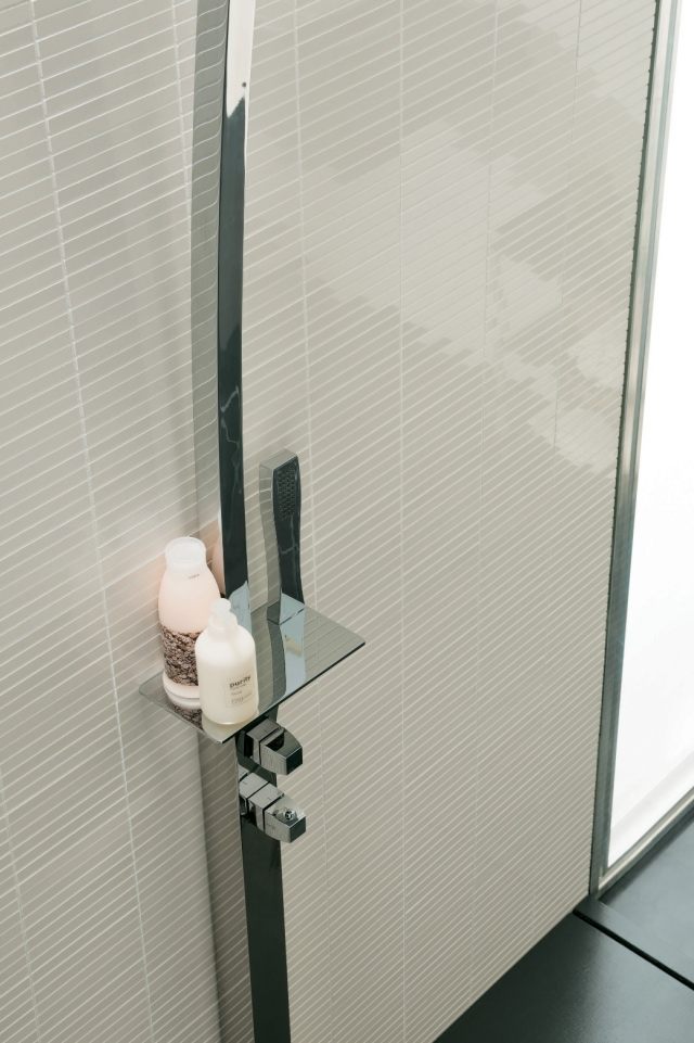 BW badrumsdesignidéer kakel dusch väggbeklädnad vit