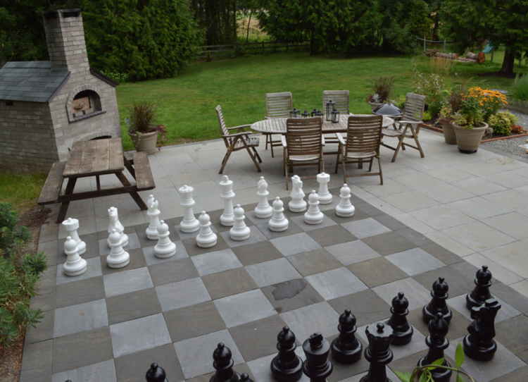 XXL terrassplattor i schack i grå nyanser