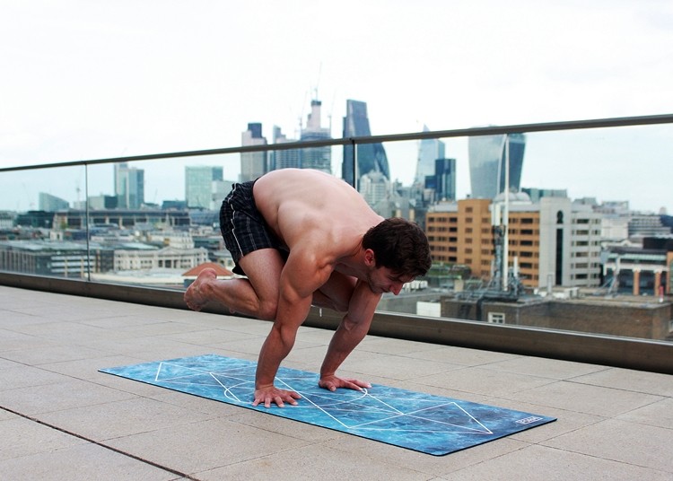 Myter om yoga för män underarmsstativ Helkroppspänd