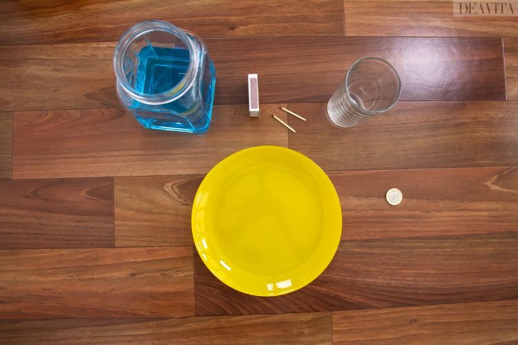 enkla experiment för barn färgade vatten tallrik matcha myntglas