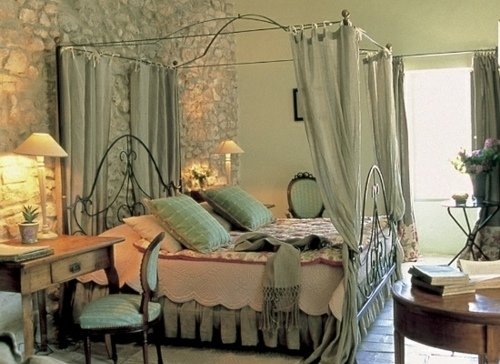romantisk sovrum i lantlig stil