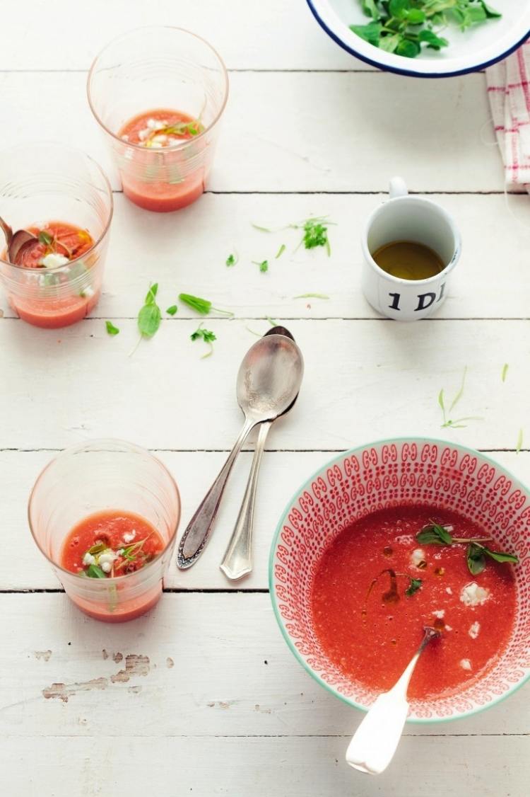 Vattenmelon-recept-kall-gräslök-soppa-tomater-geuwerz-matlagning-förberedelse-sommar