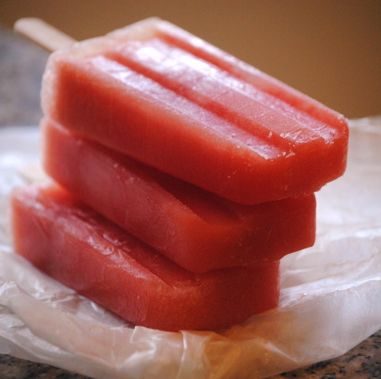 Vattenmelonrecept-glass-gör-det-själv-sommar-uppfriskande-kalorifattig-kallkyld
