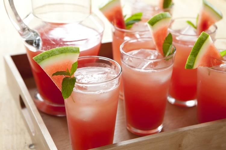 vattenmelon-recept-limonad-glasyr-is-kuber-servering-mynta-sommar-fest