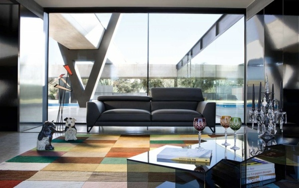 modern-färgad-matta-soffa-vardagsrum