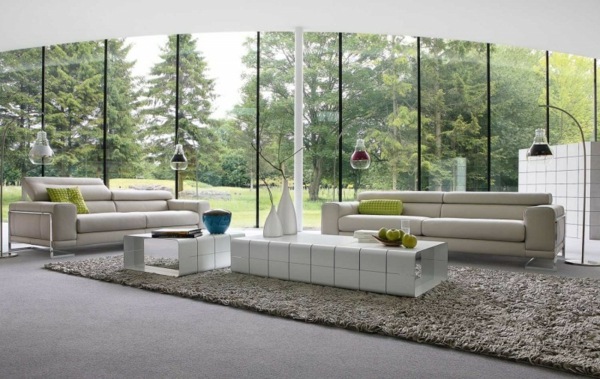 skulptural-bord-bekväm-soffa