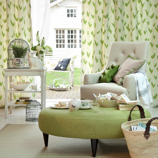 Levande idéer vardagsrum gröna och vita lantliga möbler